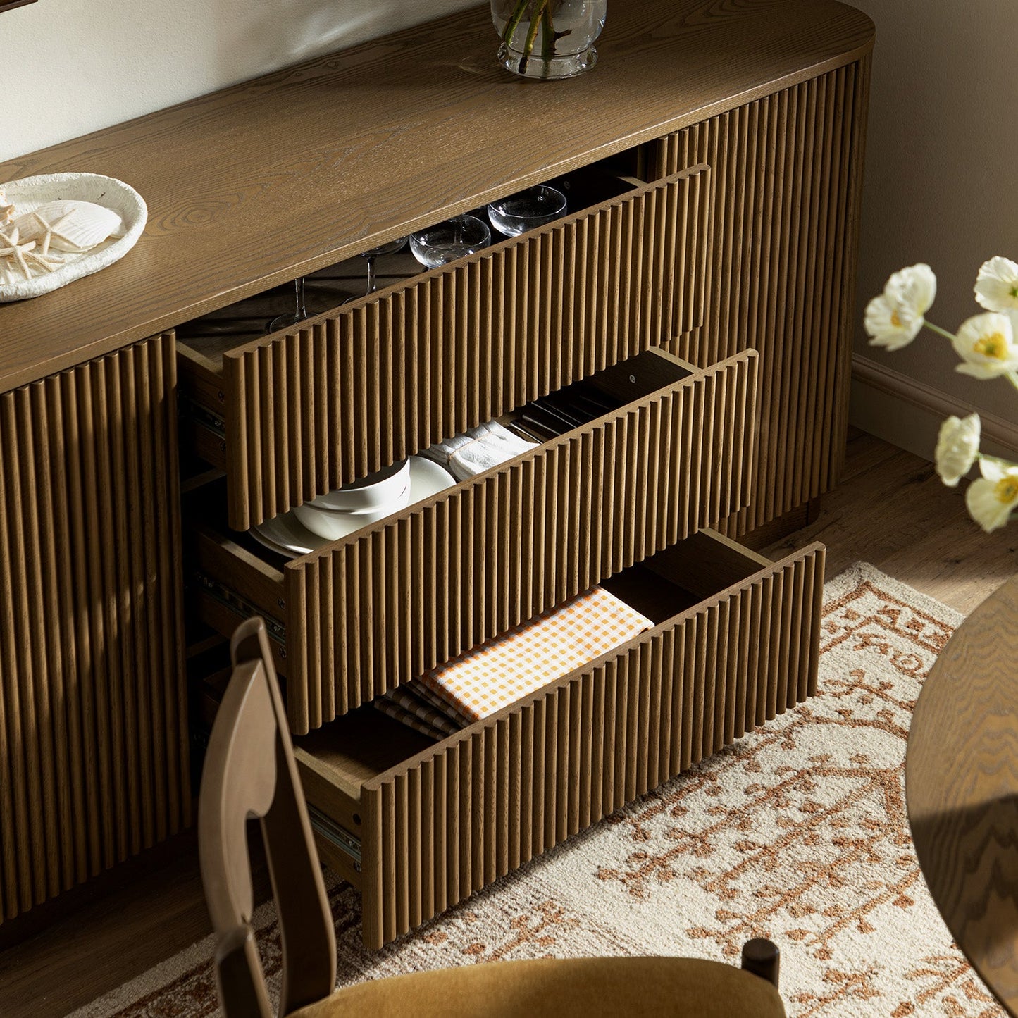 Grand buffet Maru à 2 portes et tiroirs, chêne argenté