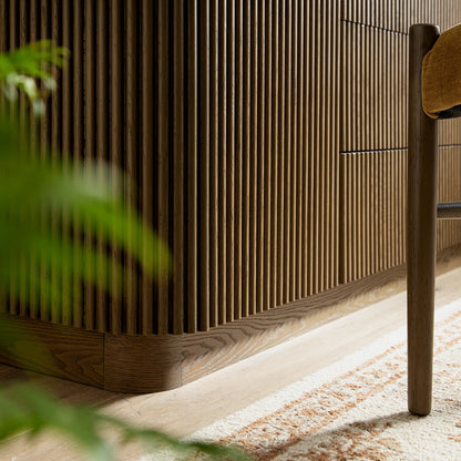 Grand buffet Maru à 2 portes et tiroirs, chêne argenté