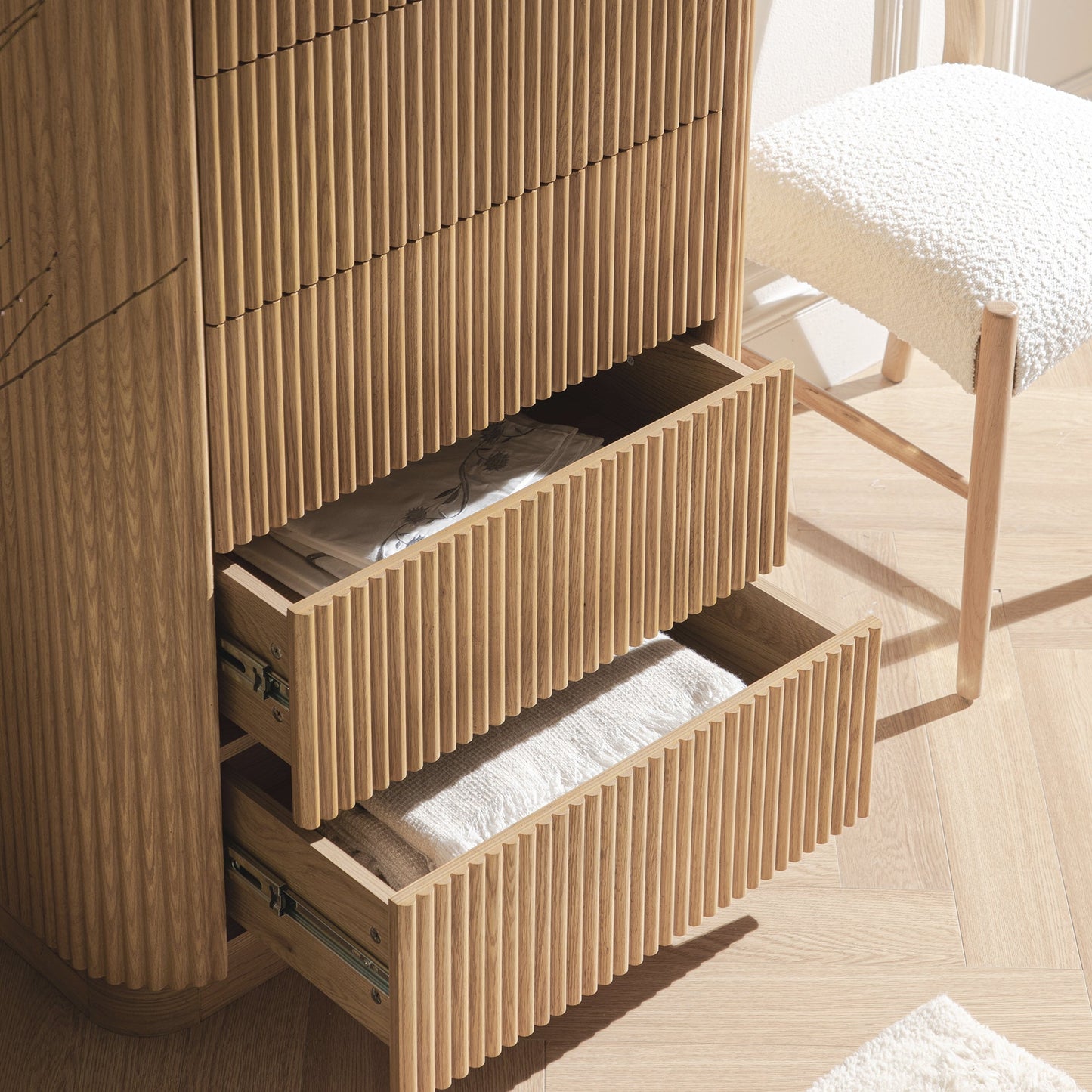 Commode Maru à 5 tiroirs, chêne