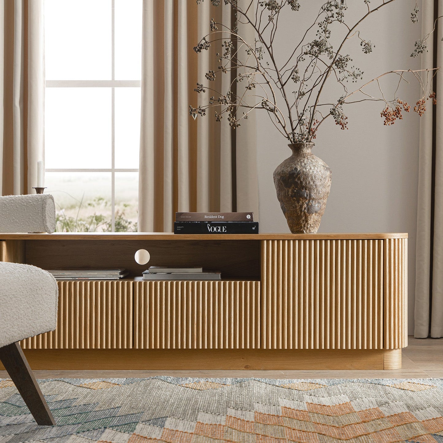 Meuble TV Maru 200 cm de large avec tiroirs, chêne