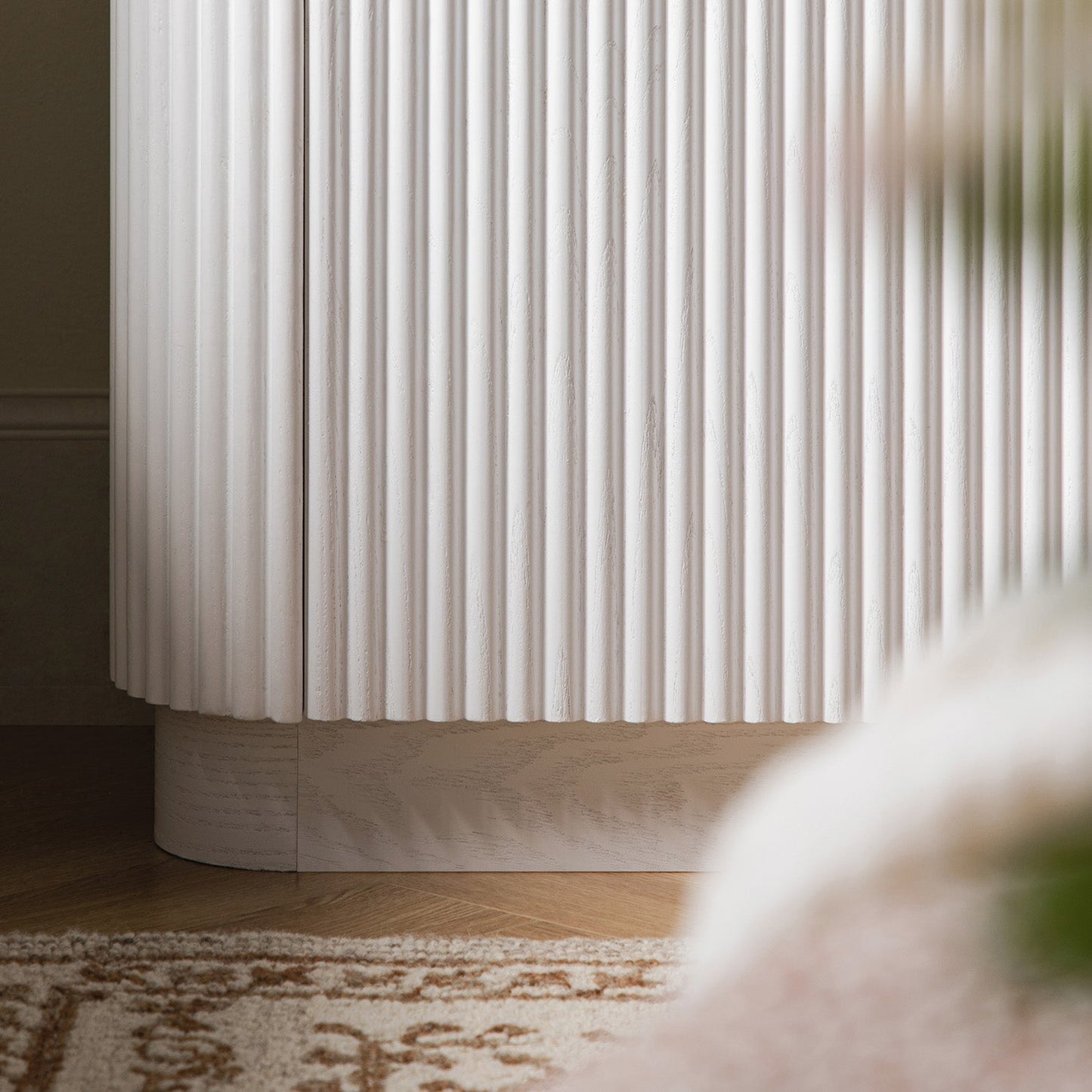 Meuble TV Maru 200 cm de large avec tiroirs, blanc délavé