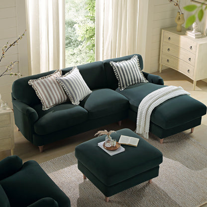 Canapé Daphnis en velours bleu égéen, grande chaise longue orientée à droite