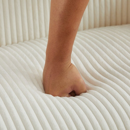 Canapé 2 places recouvert de tissu velours côtelé avec pieds en noyer