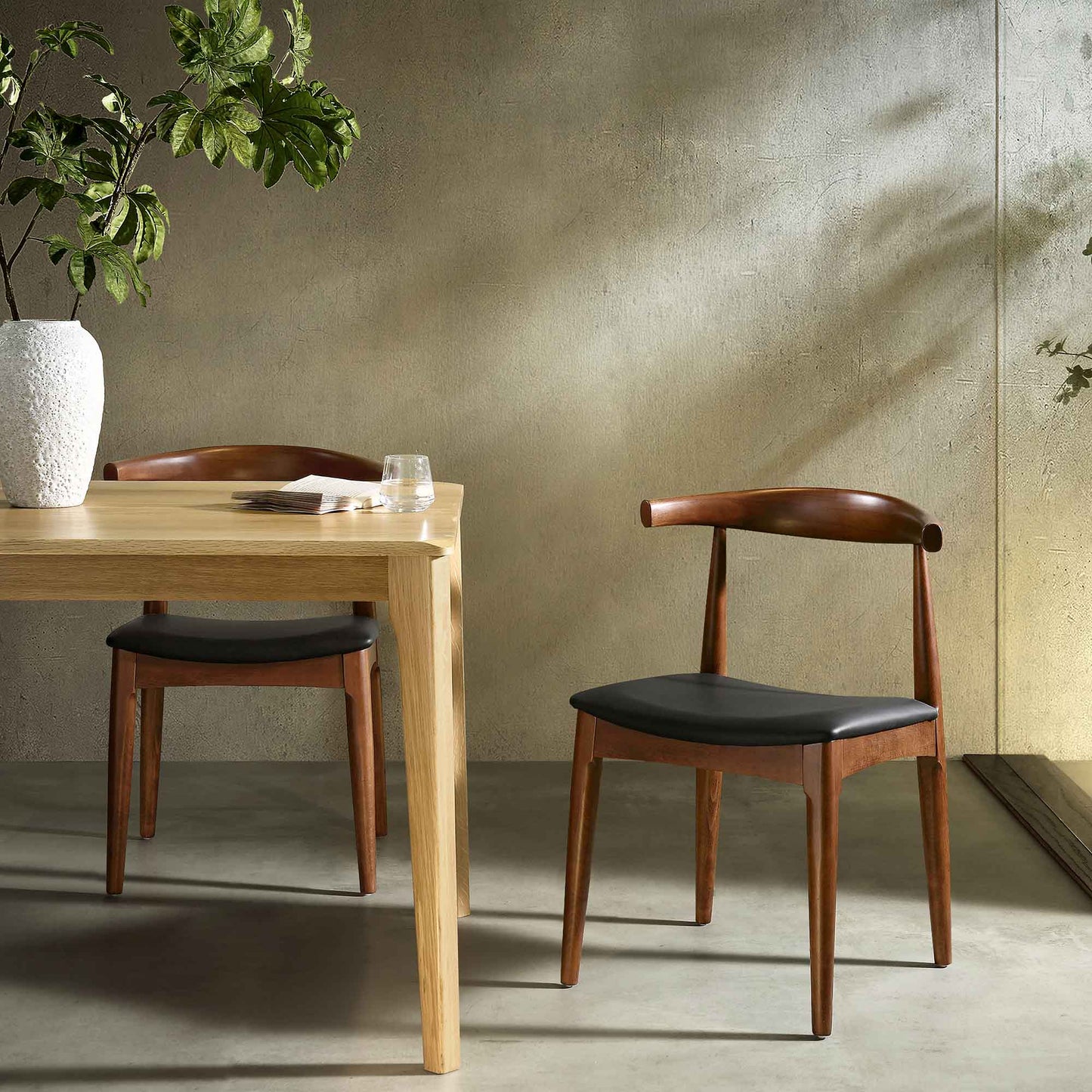 Ensemble de 2 chaises de salle à manger Arley en bois de hêtre, noyer et noir