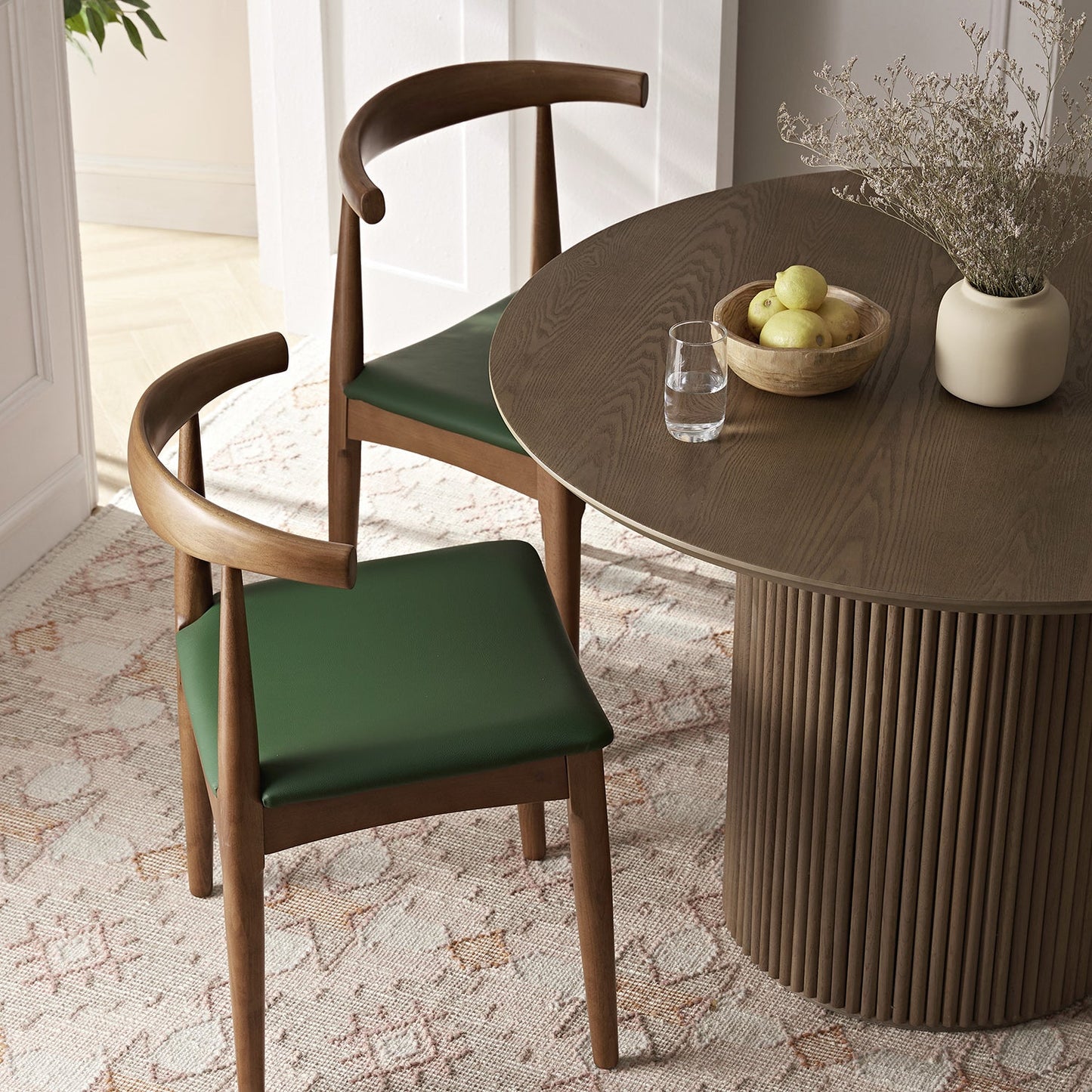 Ensemble de 2 chaises de salle à manger Arley en hêtre, noyer clair et vert olive