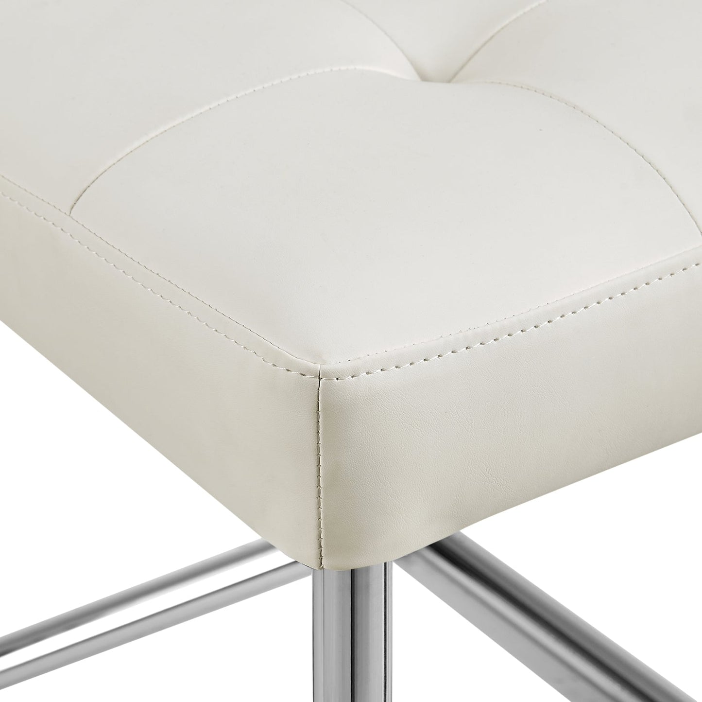 Lot de 2 chaises de salle à manger Keyston en similicuir blanc crème avec pieds chromés
