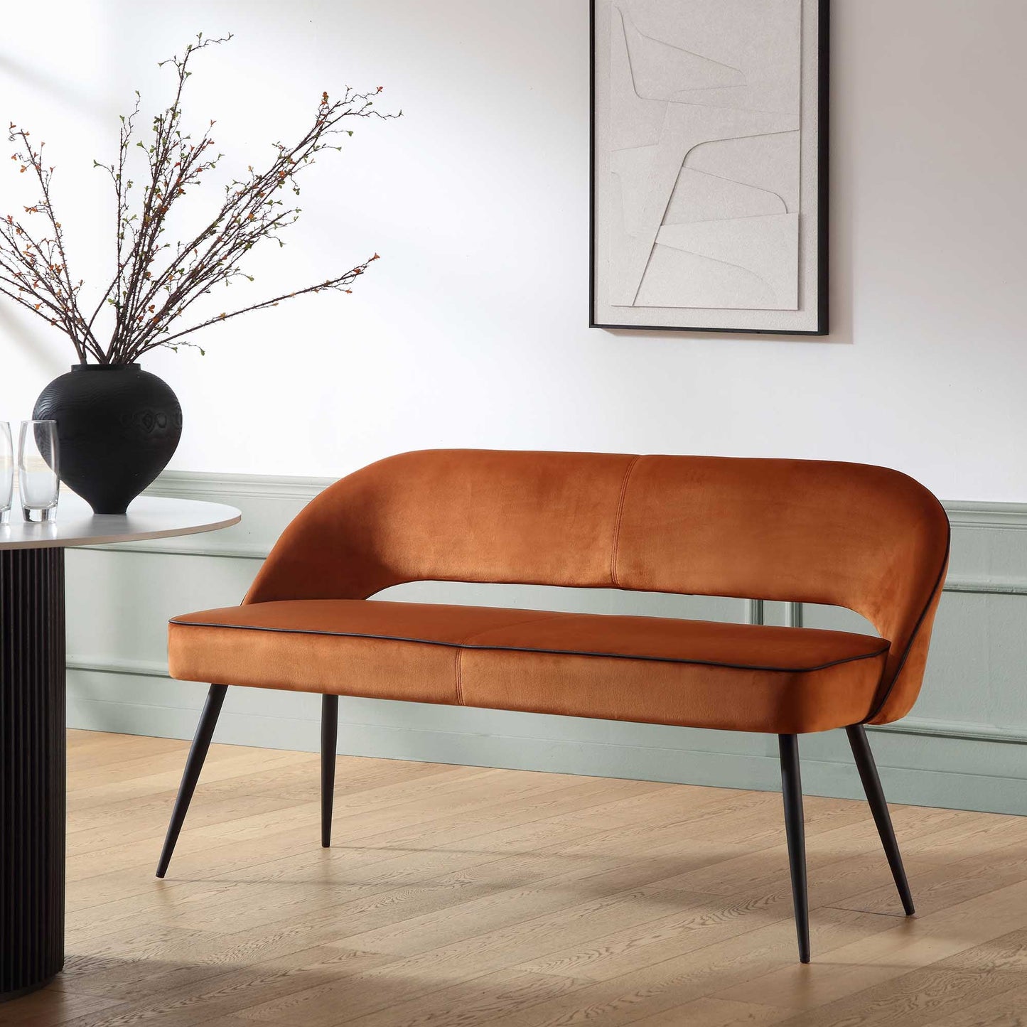 Banc de salle à manger 3 places rembourré en velours orange Oakley avec passepoil contrasté