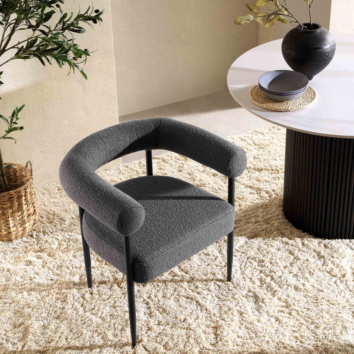 Chaise de salle à manger Fulbourn en tissu boucle anthracite avec pieds en métal noir