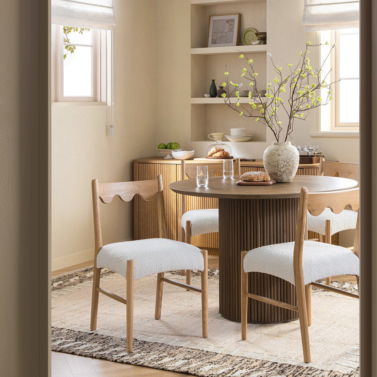 Ensemble de 2 chaises de salle à manger Ludlow, boucle écrue | Structure en chêne naturel