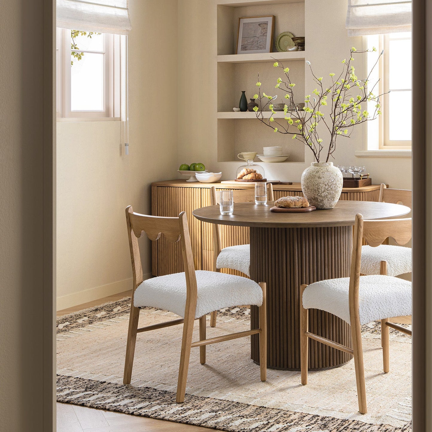 Ensemble de 2 chaises de salle à manger Ludlow, boucle écrue | Structure en chêne naturel