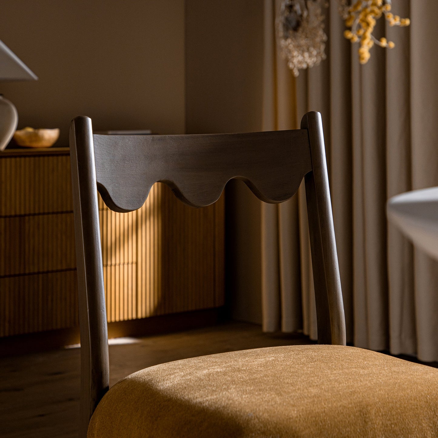 Ensemble de 2 chaises de salle à manger Ludlow, chenille miel épicé | Chêne argenté