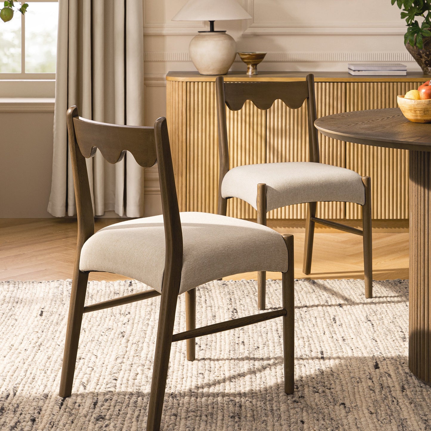 Ensemble de 2 chaises de salle à manger Ludlow, tissu avoine | Cadre en chêne argenté