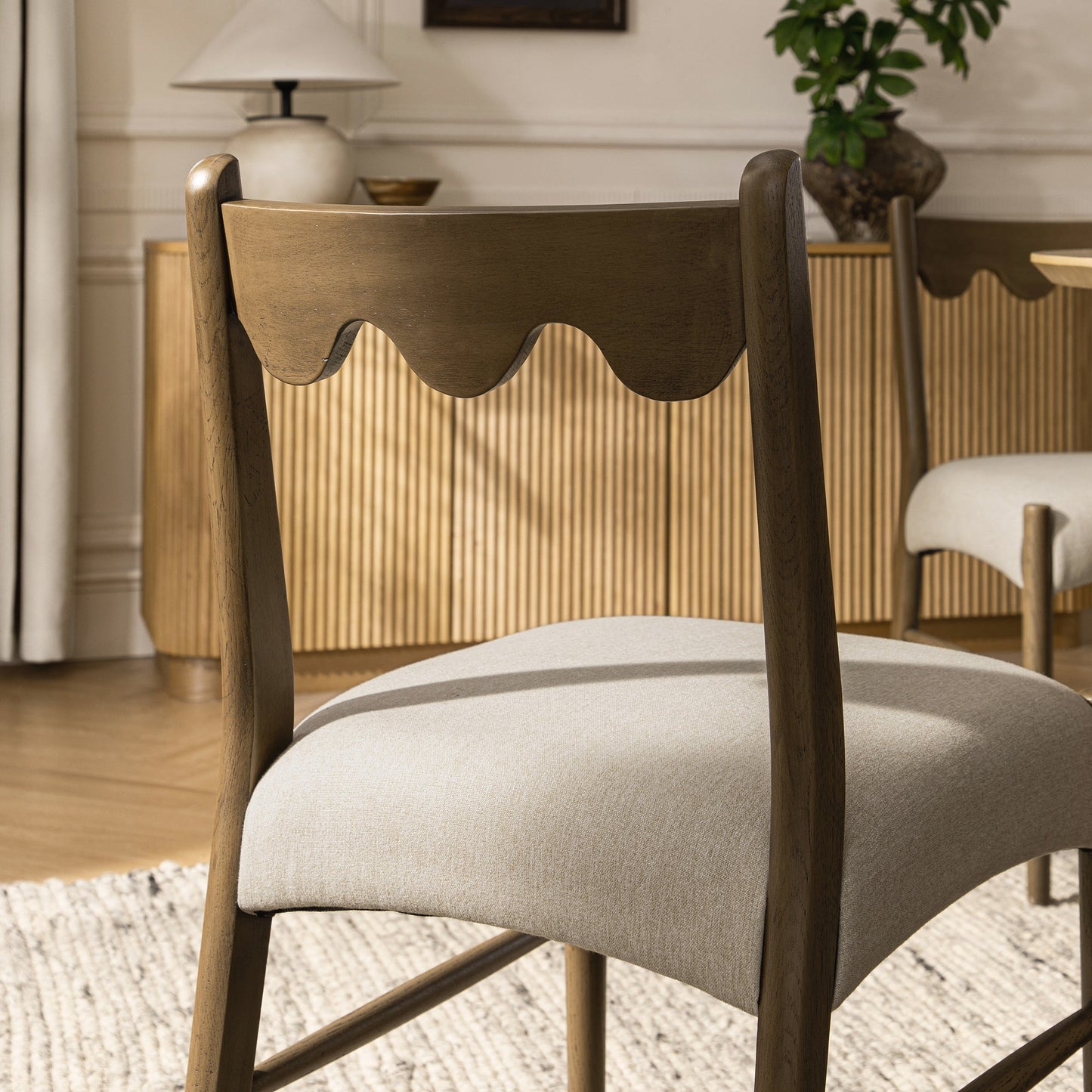 Ensemble de 2 chaises de salle à manger Ludlow, tissu avoine | Cadre en chêne argenté