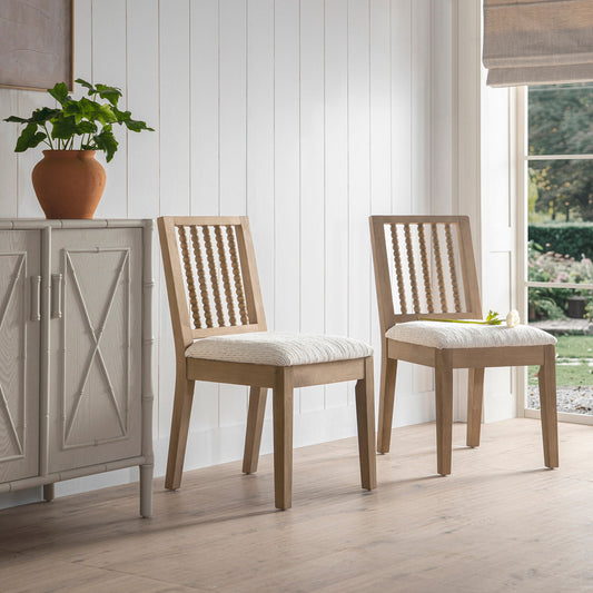 Ensemble de 2 chaises de salle à manger Hemingford en chêne lavé, tissu texturé beige et fuseau