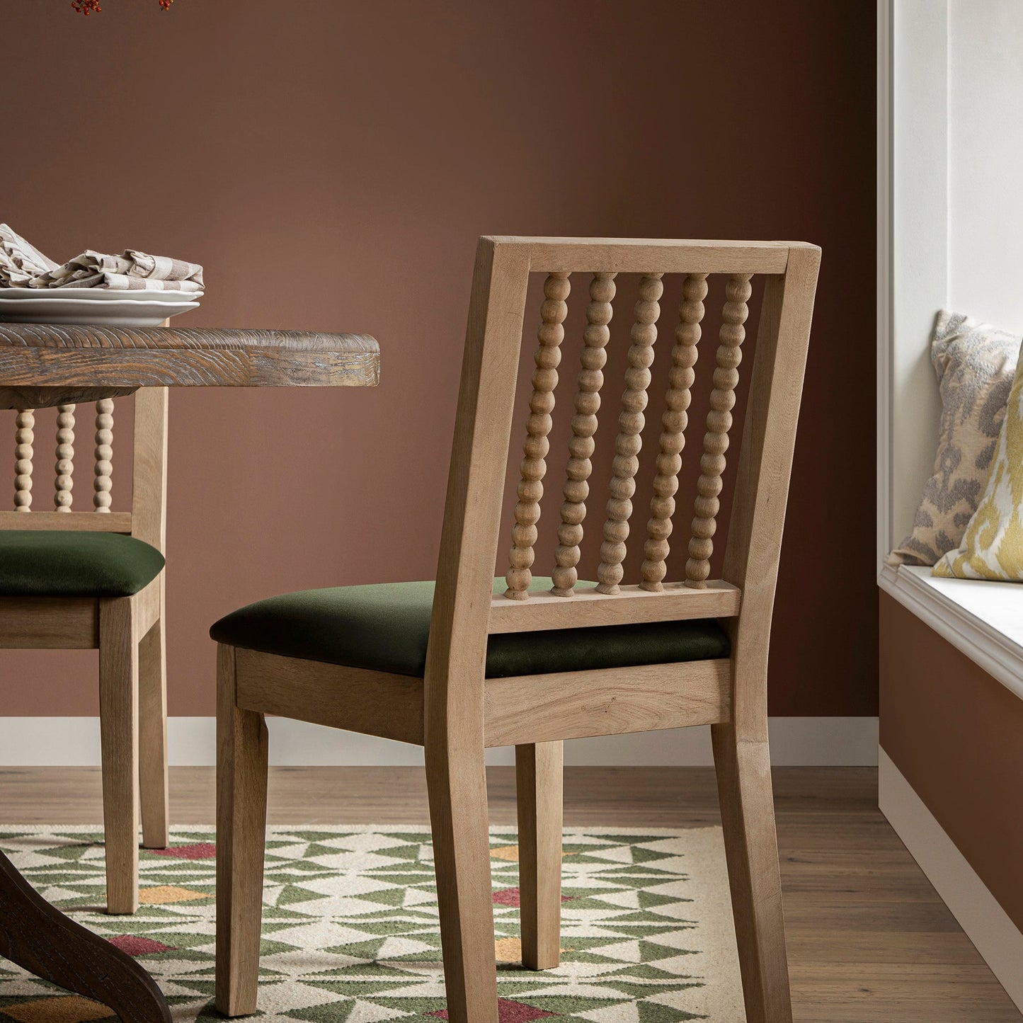 Ensemble de 2 chaises de salle à manger Hemingford en velours vert mousse et chêne lavé