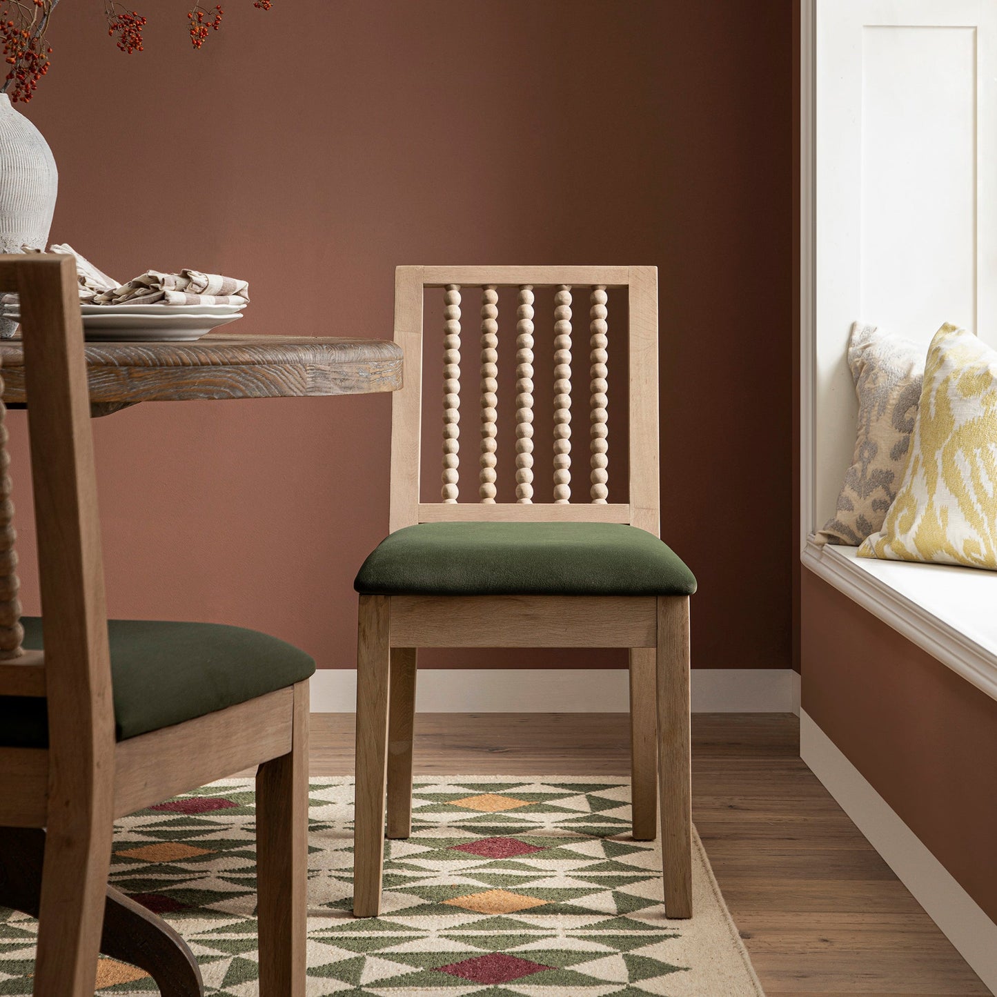 Ensemble de 2 chaises de salle à manger Hemingford en velours vert mousse et chêne lavé