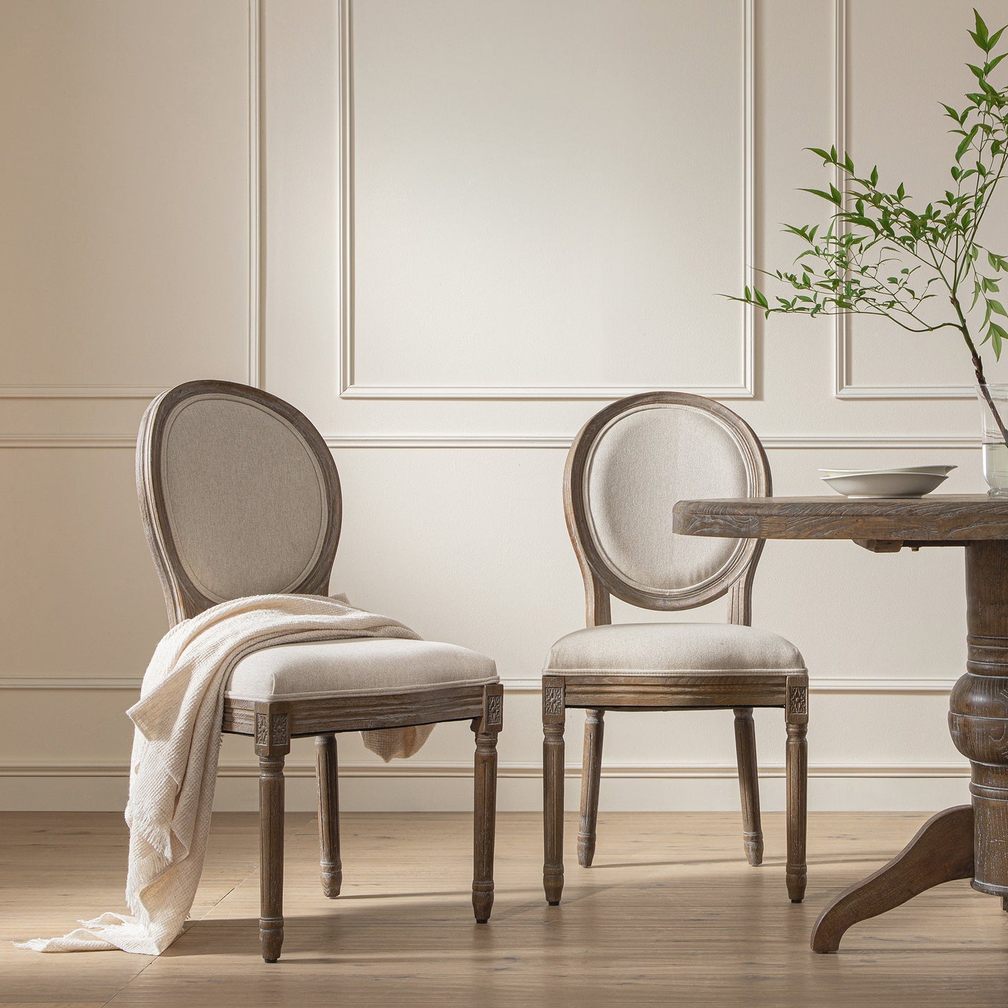 Ensemble de 2 chaises de salle à manger classiques en chêne patiné Lainston, tissu brossé avoine