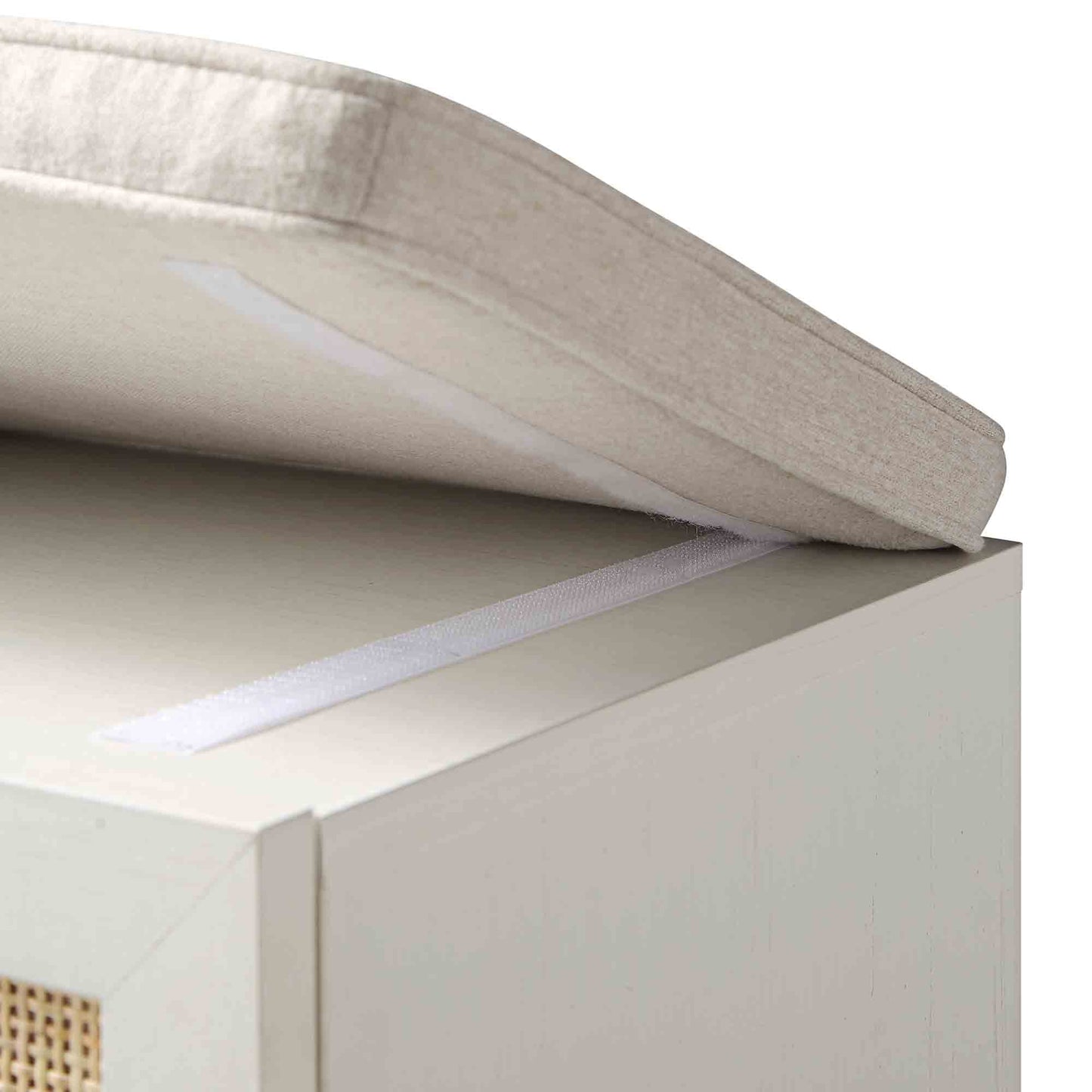 Banc de rangement en rotin tressé Frances avec coussin, blanc