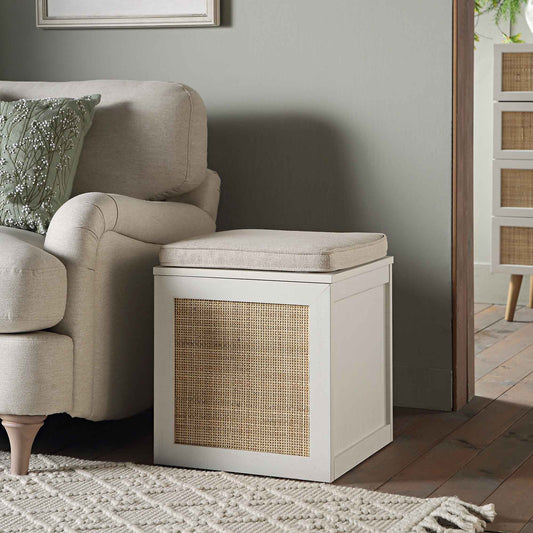 Tabouret de rangement simple en rotin tressé Frances avec coussin, blanc