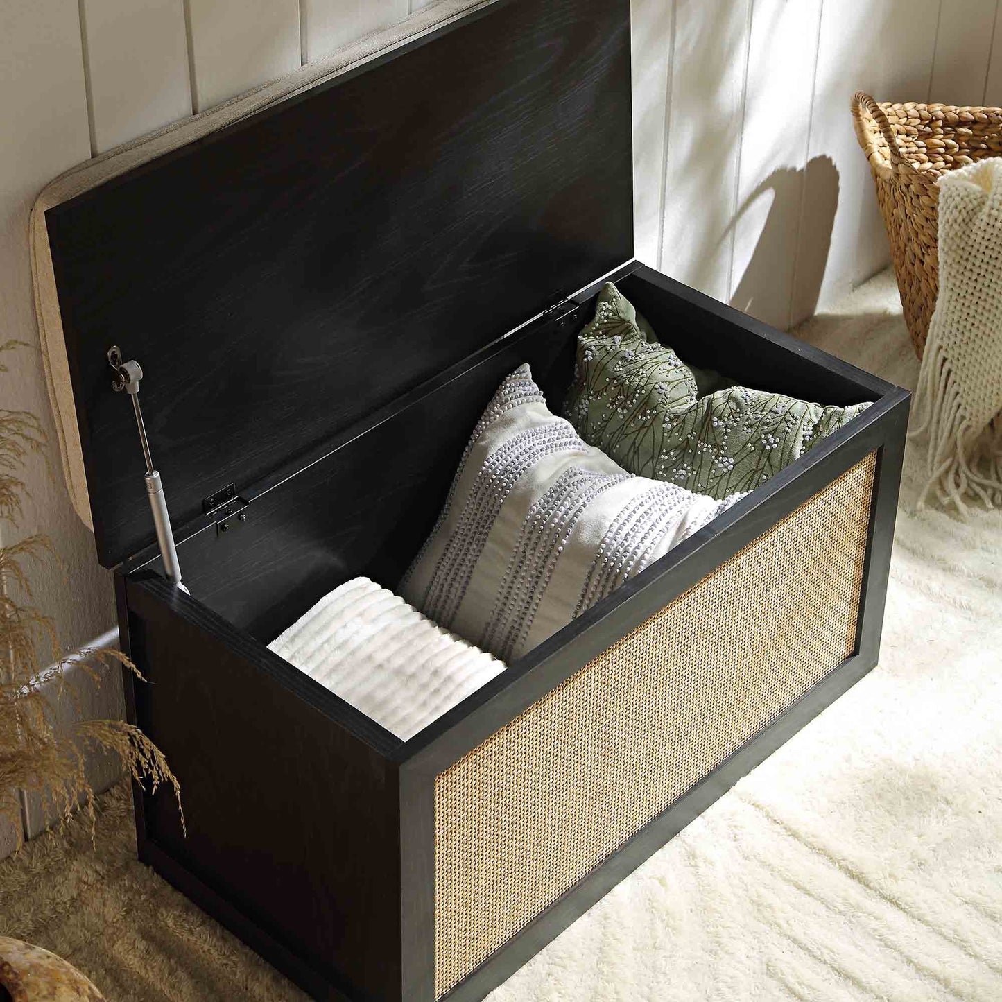 Tabouret de rangement double en rotin tressé Frances avec coussin, noir