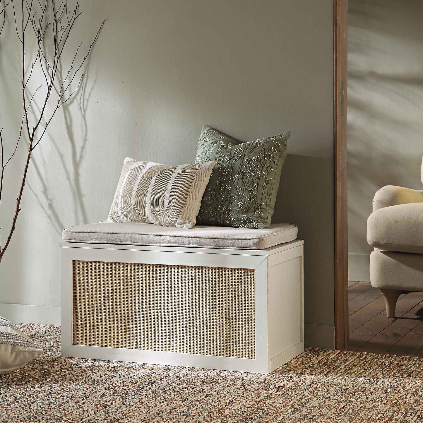 Tabouret de rangement double en rotin tressé Frances avec coussin, blanc