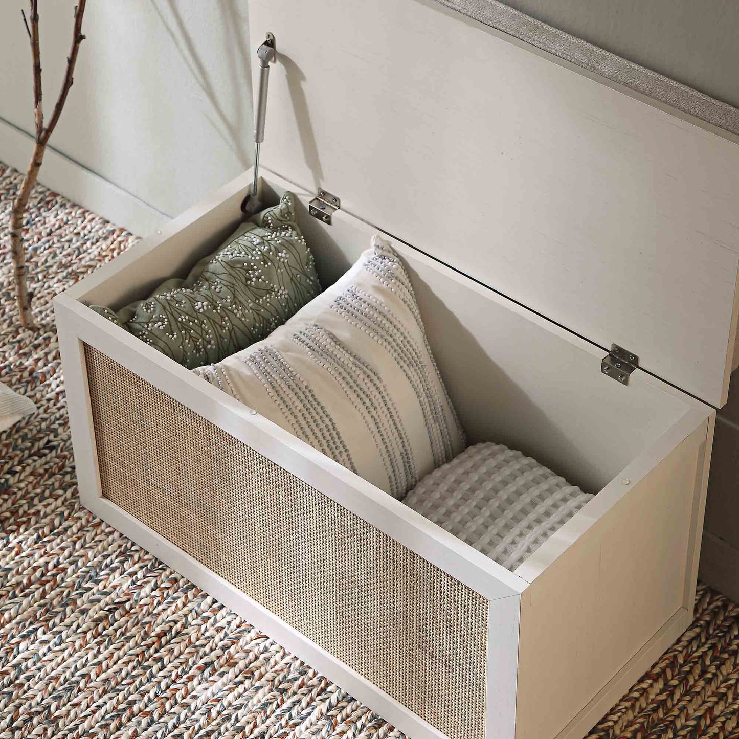 Tabouret de rangement double en rotin tressé Frances avec coussin, blanc