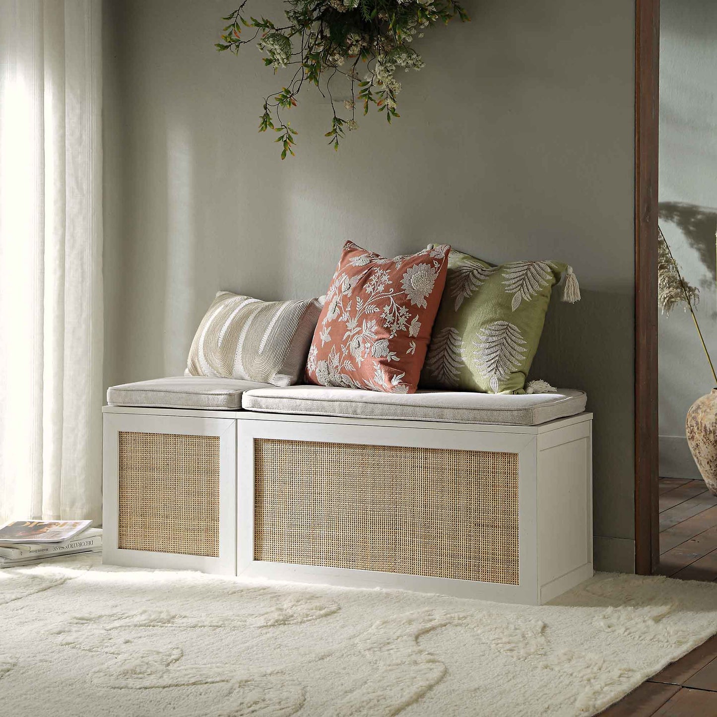 Ensemble de tabourets de rangement triples en rotin tressé Frances avec coussin, blanc