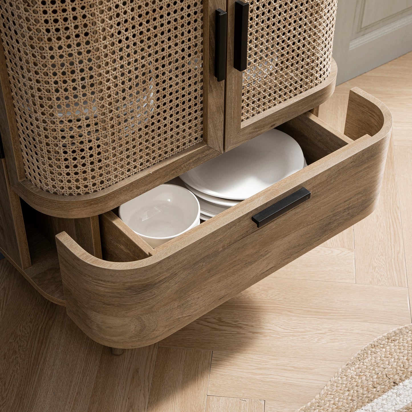 Petit buffet Izzy en rotin courbé à 1 tiroir, naturel