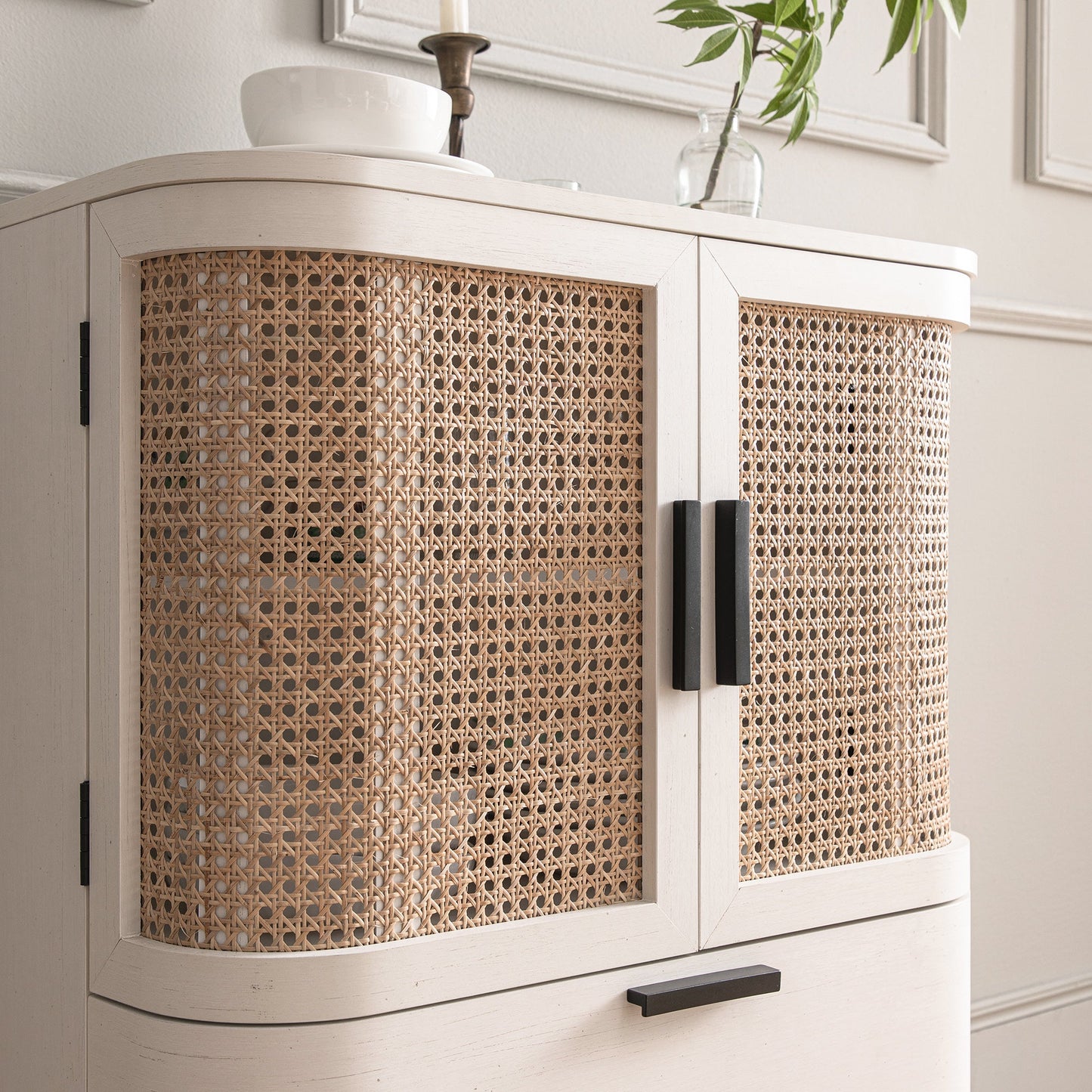 Petit buffet Izzy en rotin incurvé à 1 tiroir, blanc