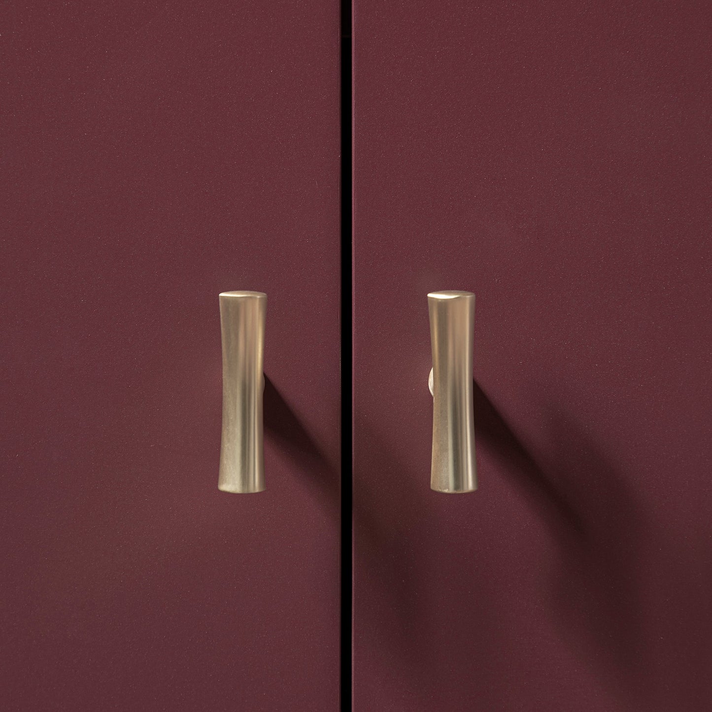 Petit buffet Oakham avec tiroir, merisier sauvage