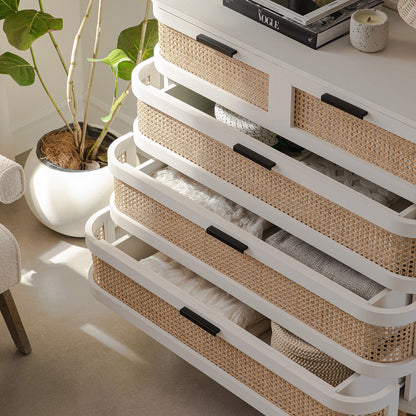 Commode 5 tiroirs en rotin courbé Izzy, blanche