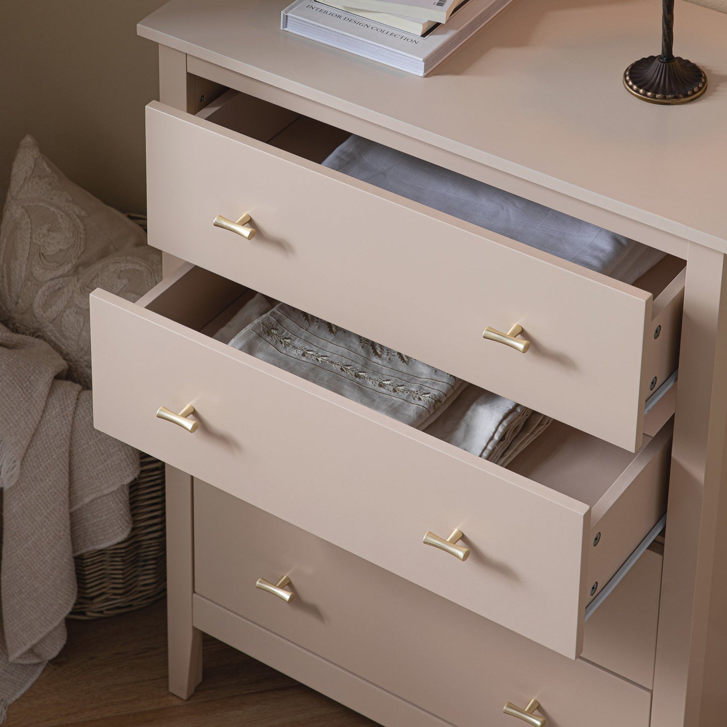 Commode 4 tiroirs Oakham, rose nude