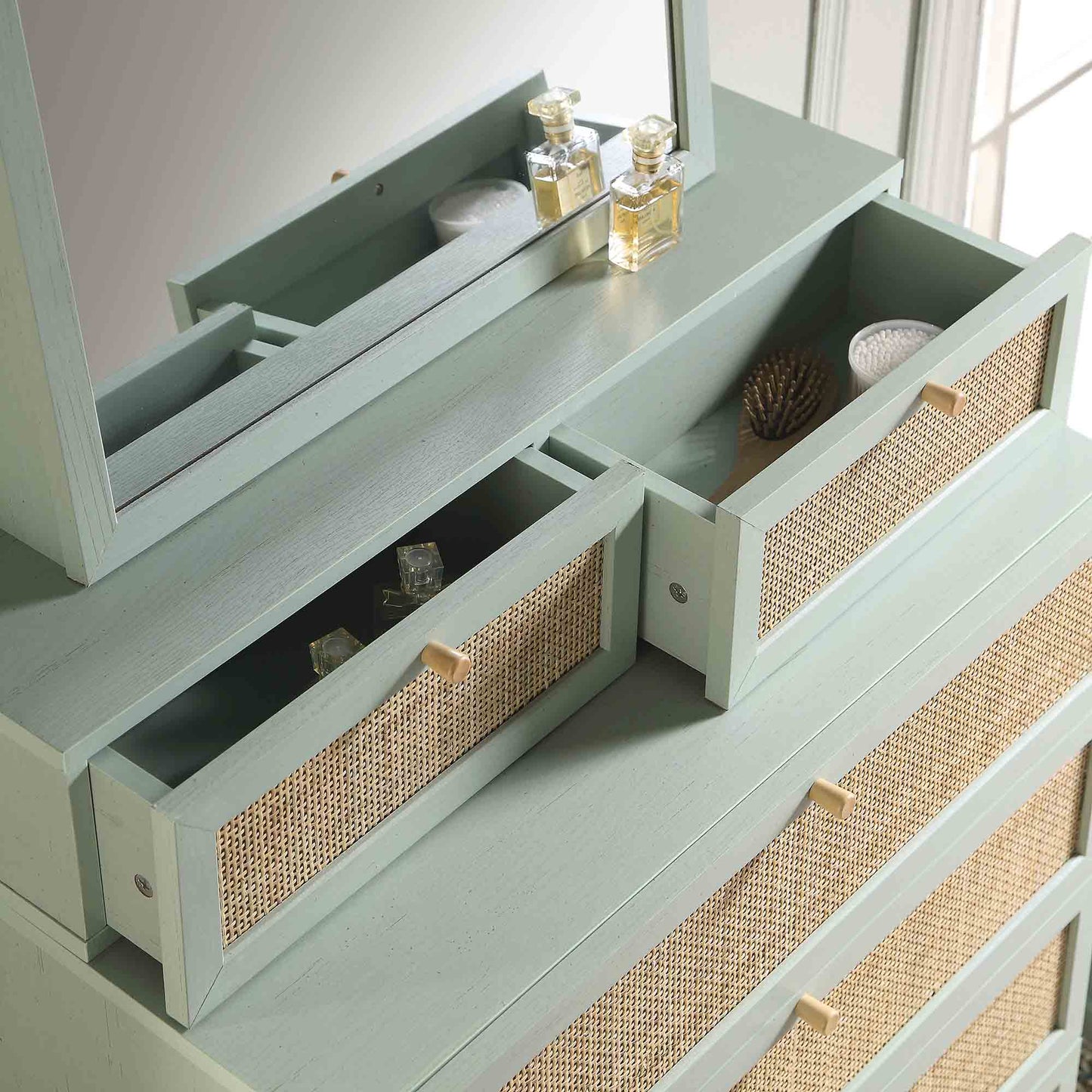 Commode haute en rotin tressé Frances avec miroir, menthe