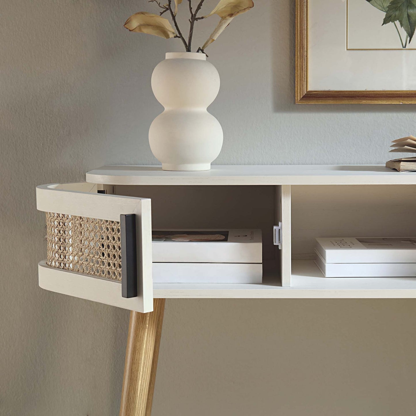 Table Izzy incurvée en rotin à 2 portes, blanche