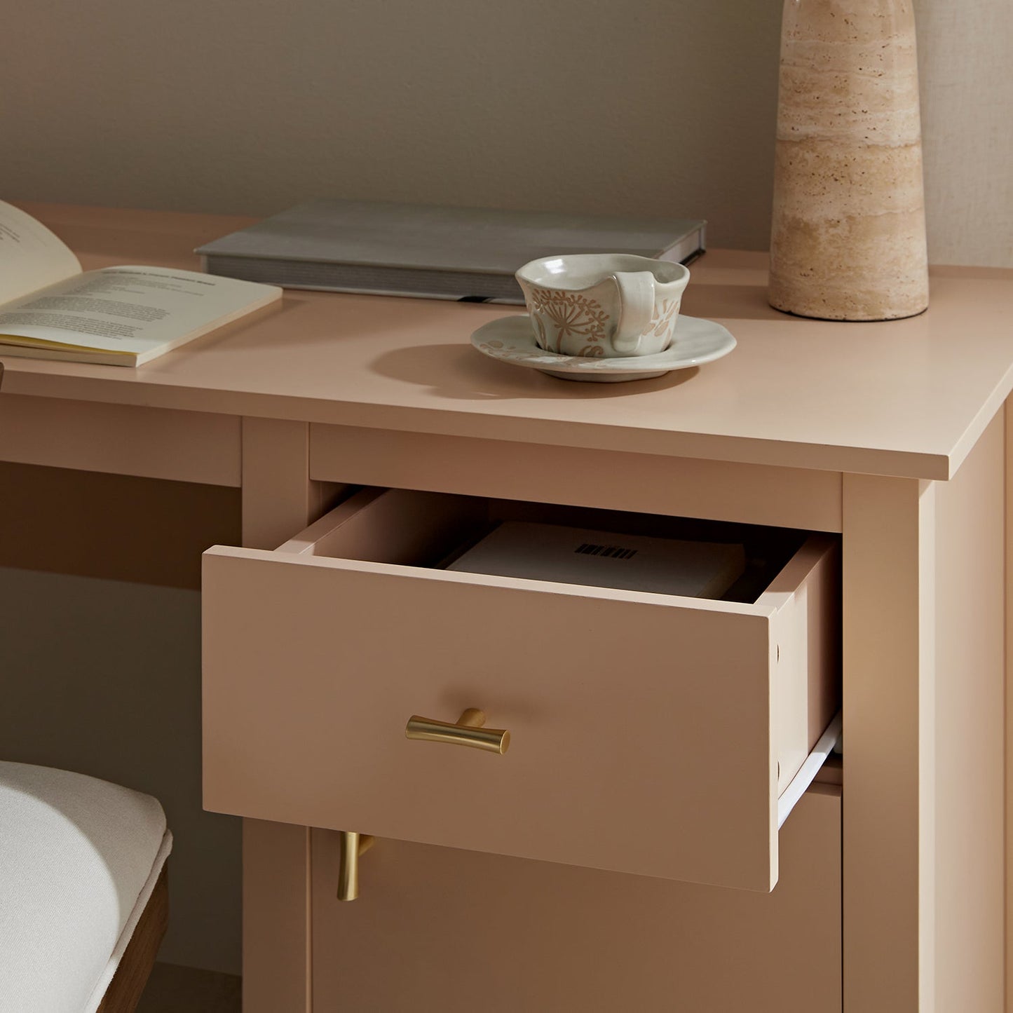 Bureau Oakham, rose nude