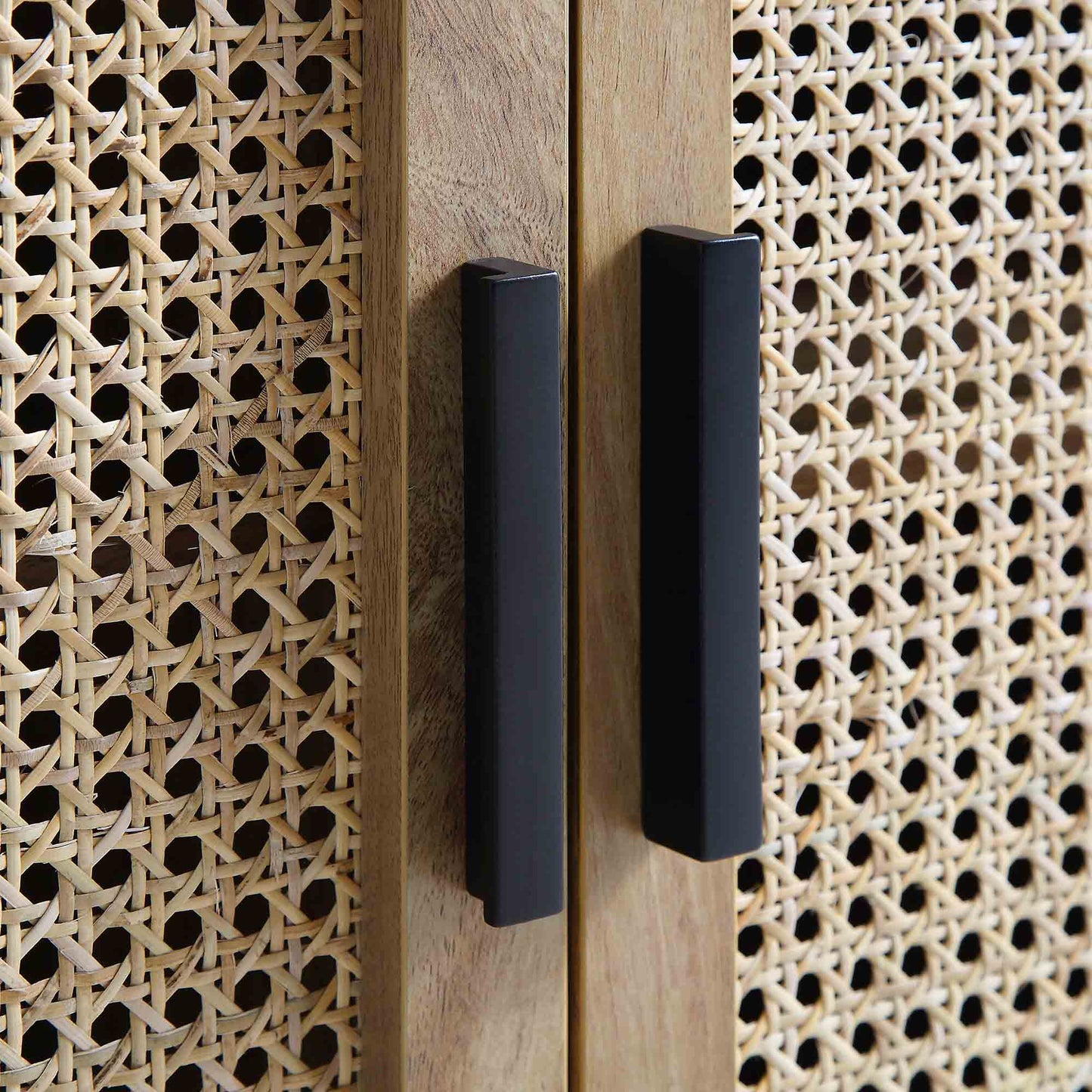 Grand buffet 3 portes en rotin courbé Izzy, naturel