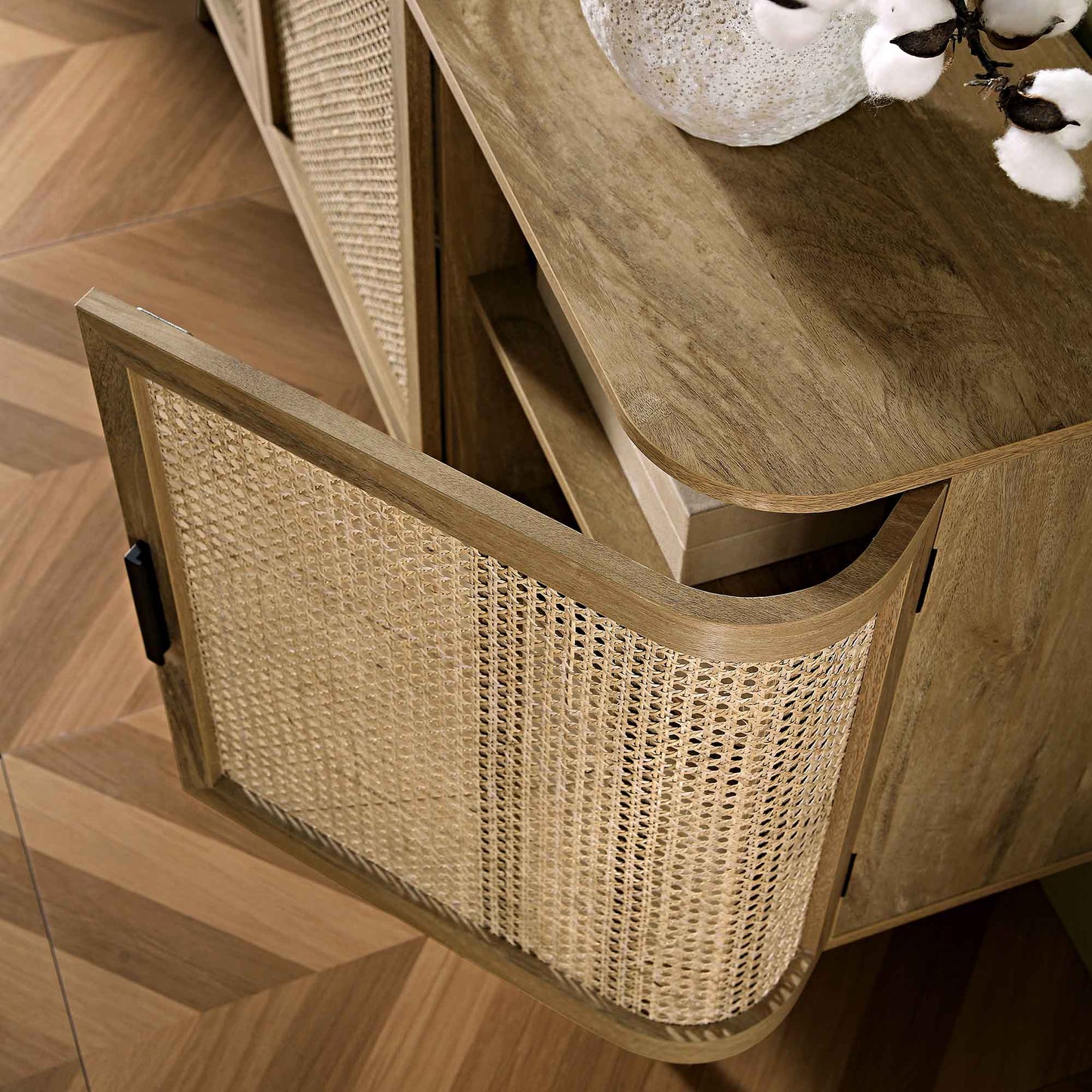 Grand buffet 3 portes en rotin courbé Izzy, naturel