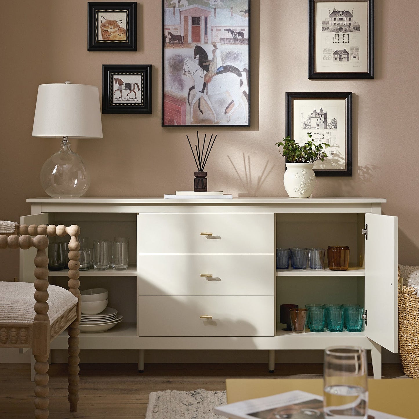 Buffet large Oakham avec tiroirs, blanc ombré