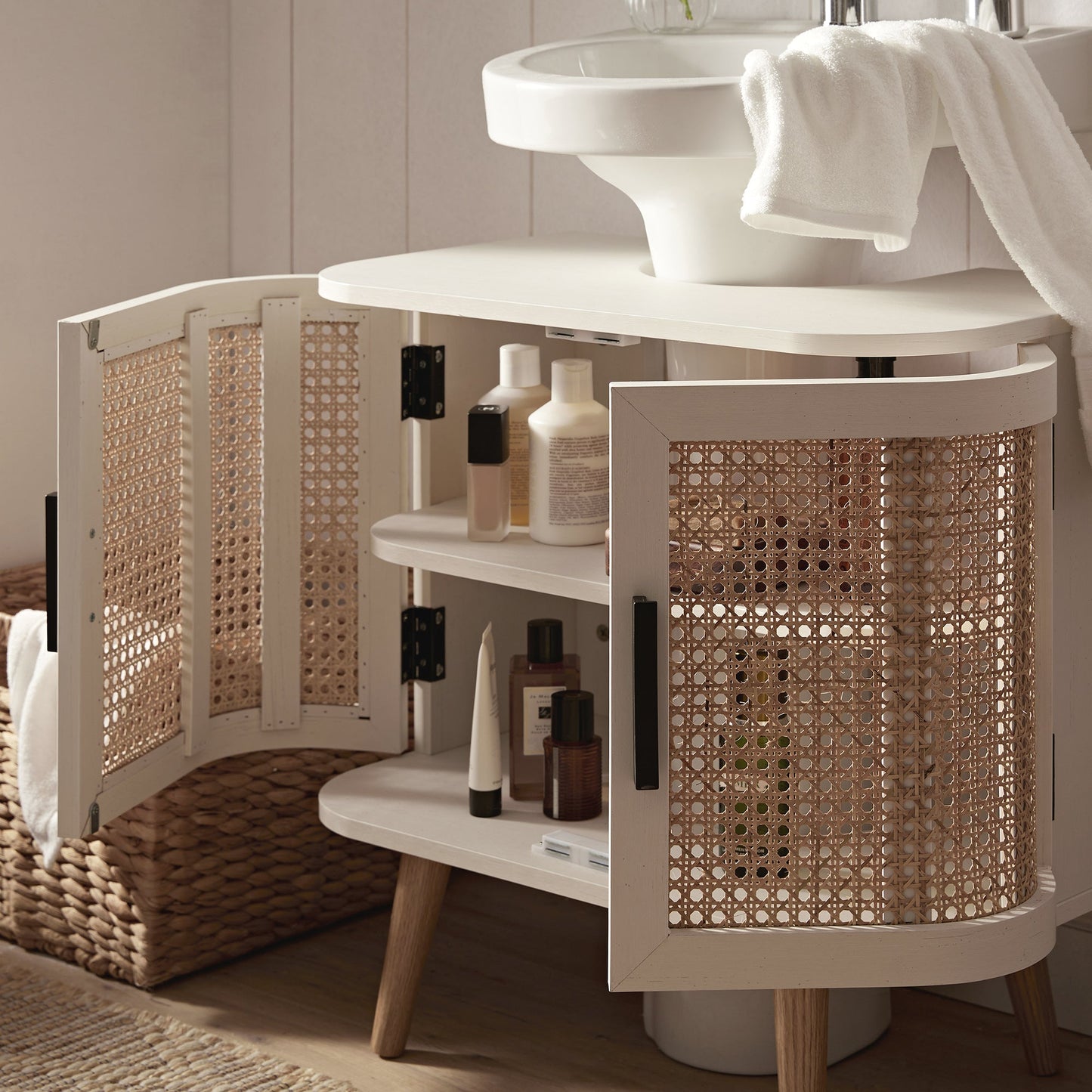 Meuble sous-évier incurvé en rotin Izzy, blanc