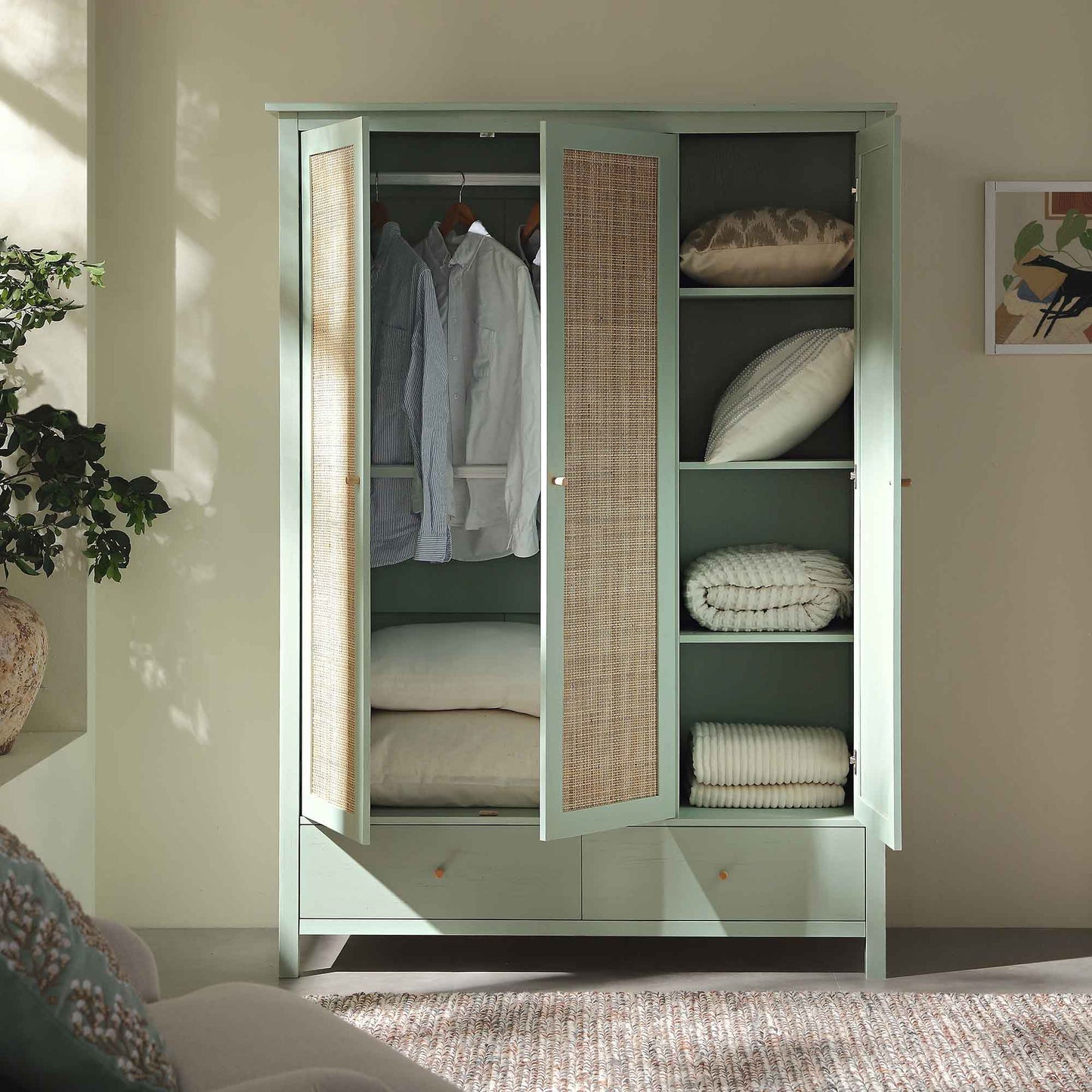Armoire triple en rotin Frances avec 2 tiroirs, menthe