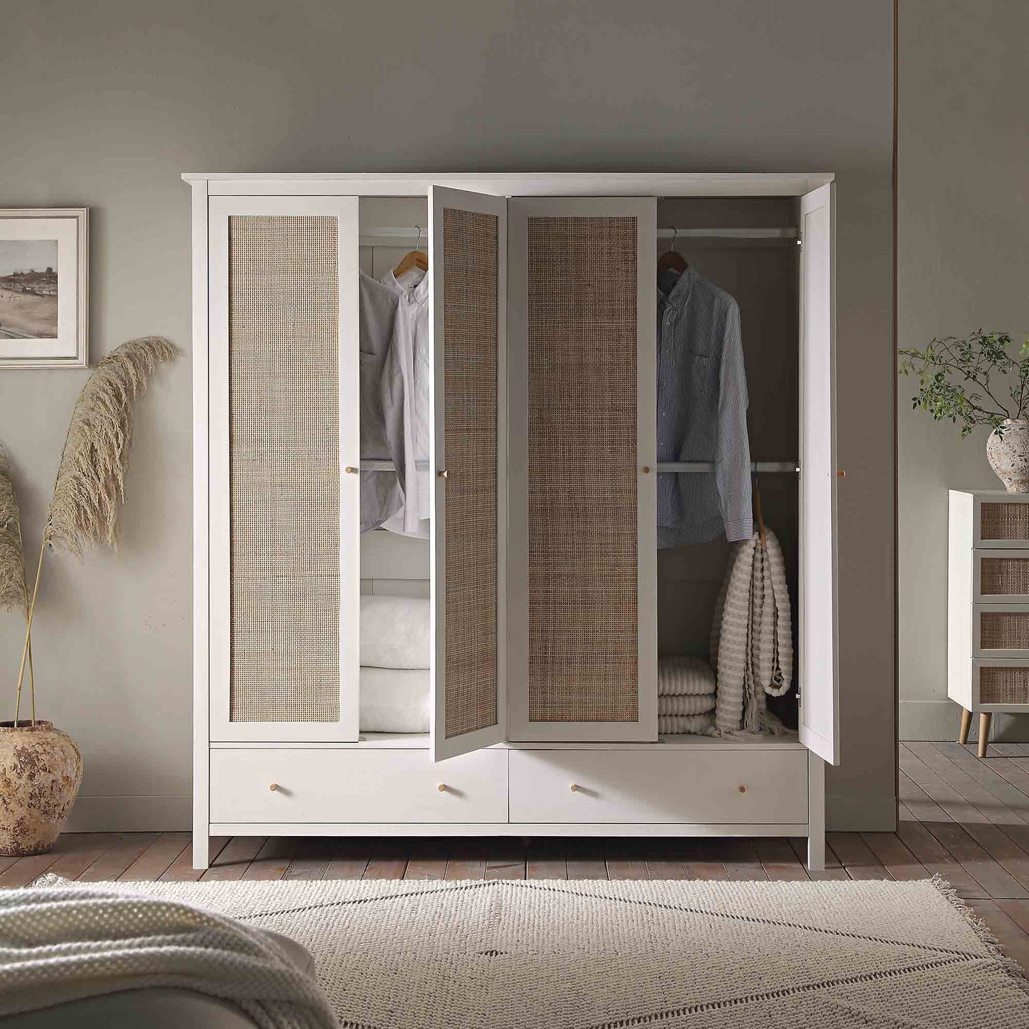 Armoire 4 portes en rotin Frances avec 2 tiroirs, blanche