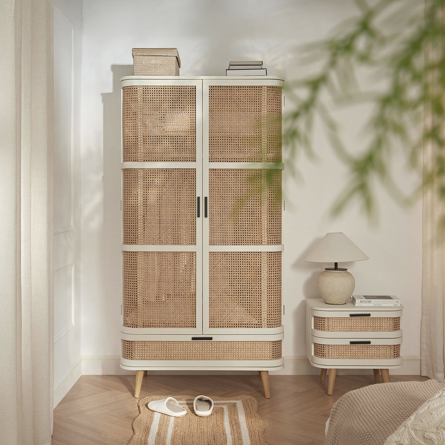 Armoire double courbée en rotin Izzy, blanche