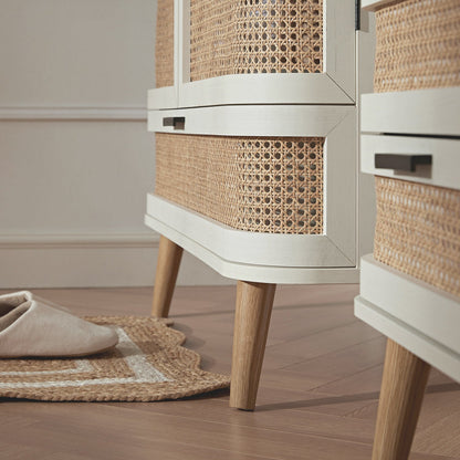 Armoire double courbée en rotin Izzy, blanche