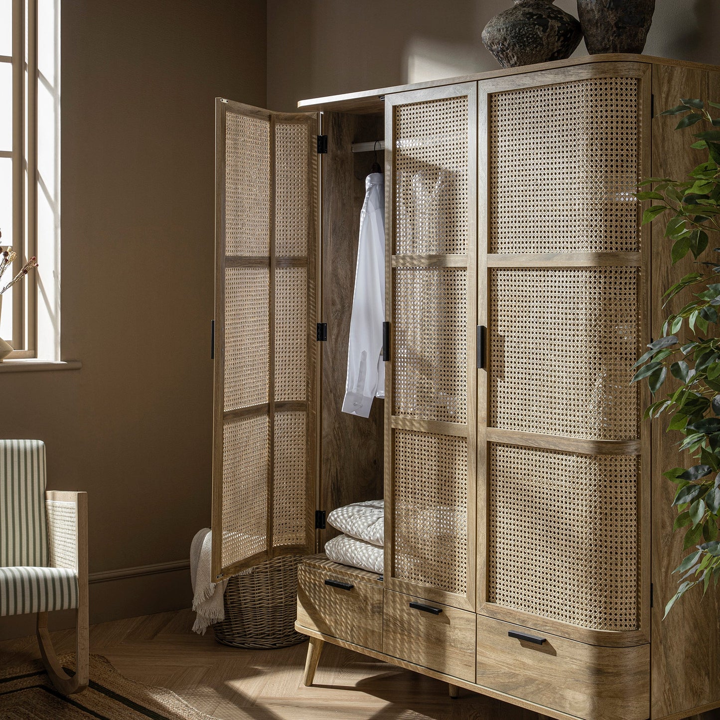 Armoire triple en rotin courbé Izzy, naturel
