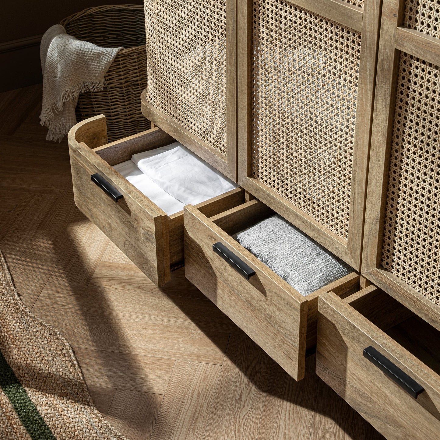 Armoire triple en rotin courbé Izzy, naturel