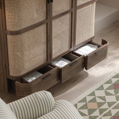 Armoire triple en rotin courbé Izzy, noyer