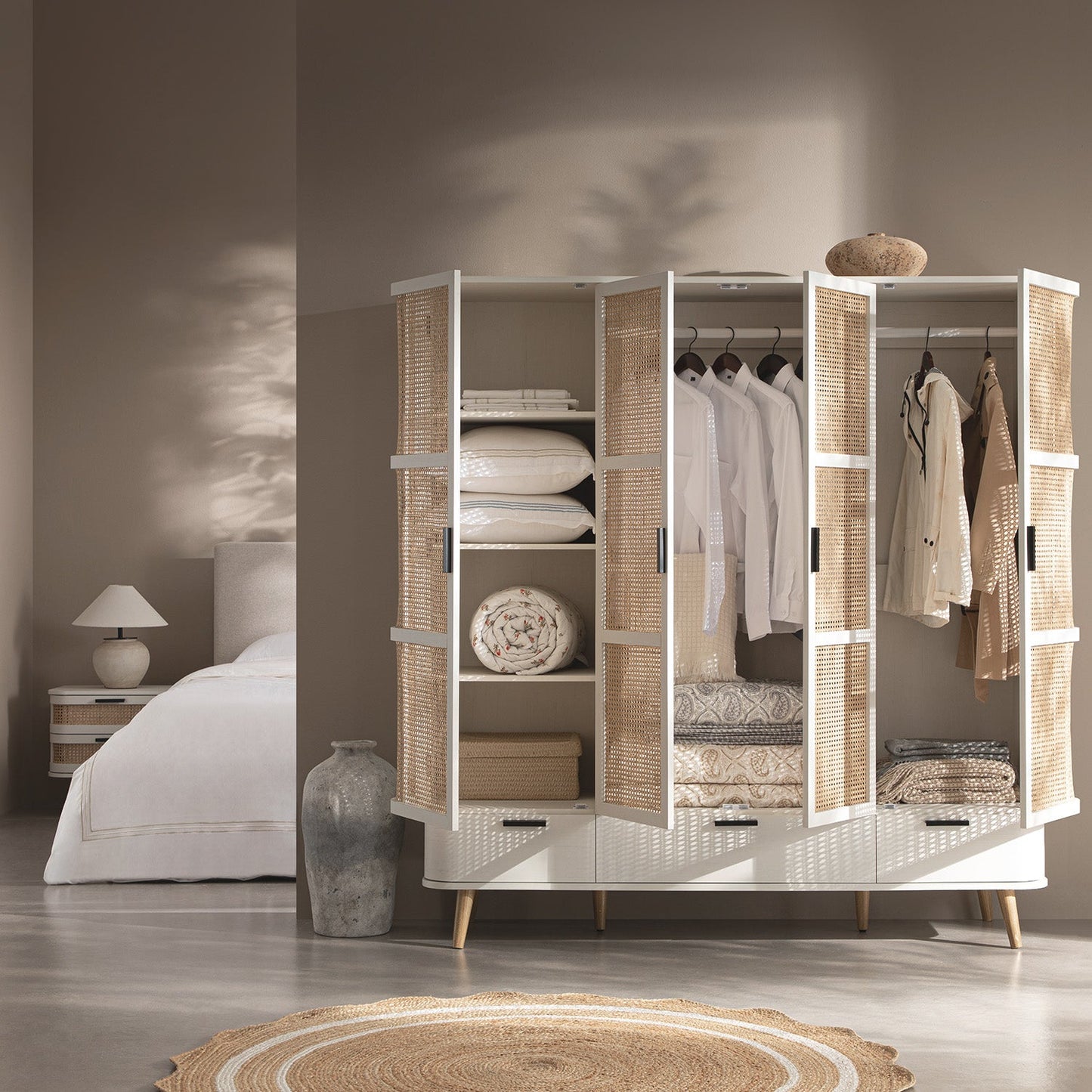 Armoire 4 portes en rotin courbé Izzy, blanche