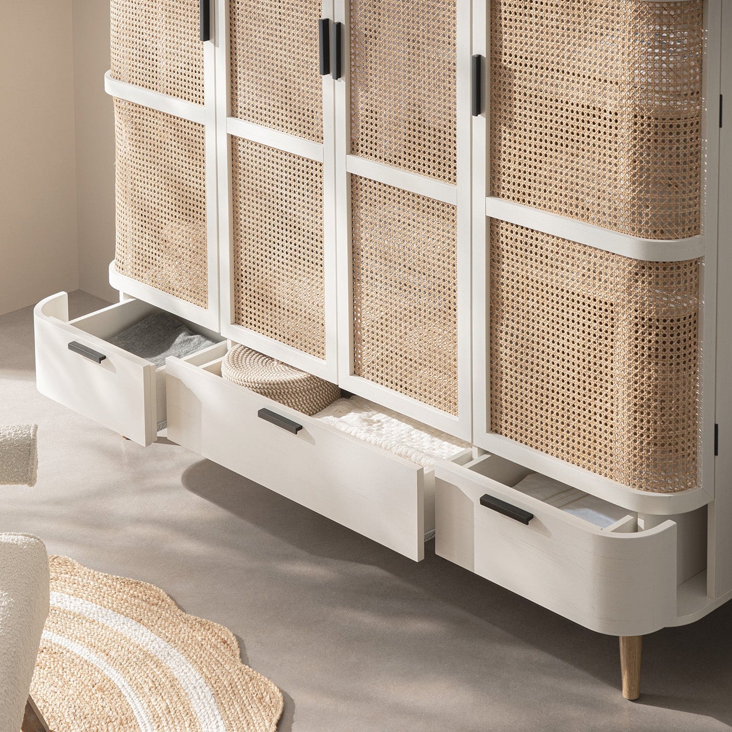 Armoire 4 portes en rotin courbé Izzy, blanche