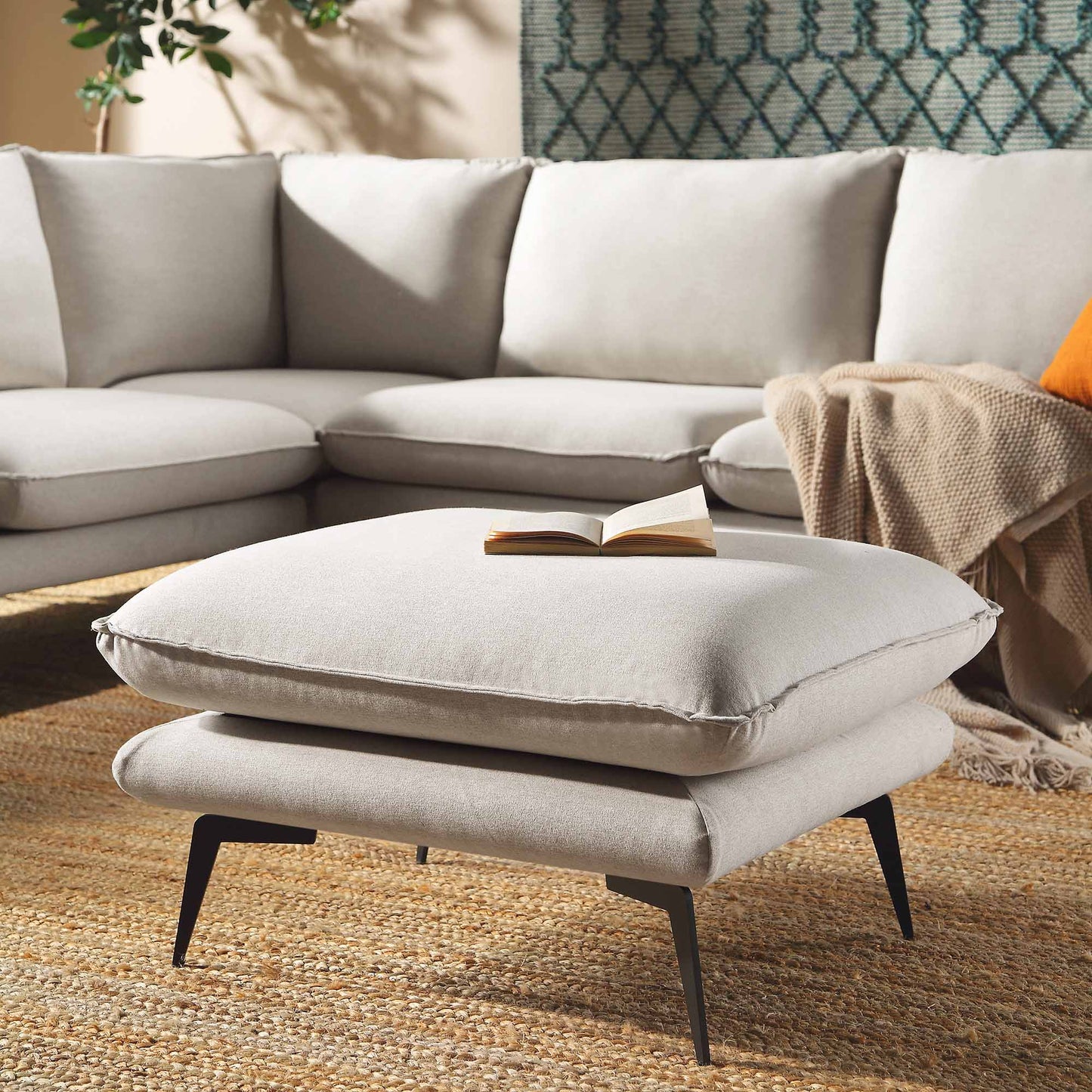 Repose-pieds en tissu Obriel avoine