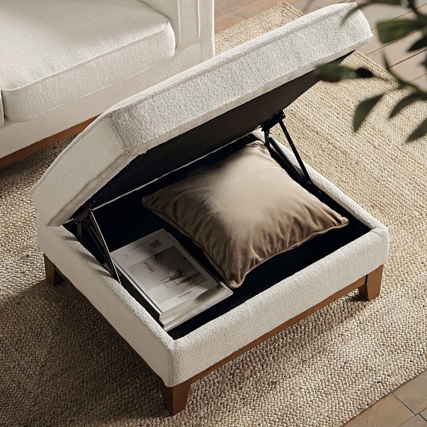 Repose-pieds de rangement en tissu bouclé beige Dipley